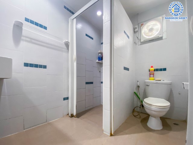 *****ทาวน์เฮ้าส์มือสองย่านนนทบุรี ม.ลุมพินี ทาวน์วิลล์ ราชพฤกษ์-นครอินทร์ หลังมุม เนื้อที่กว้าง 29.40 ตร.ว. ฟังก์ชัน 3 ห้องนอน 2 ห้องน้ำ ที่จอดรถ 2 คัน บ้านหลังมุมมีพื้นที่ด้านข้าง เดินทางสะดวก เข้า-ออกได้หลายเส้นทาง ทั้ง ถ.นครอินทร์, ถ.ราชพฤกษ์ ใกล้ทางด่วน "ศรีรัช"